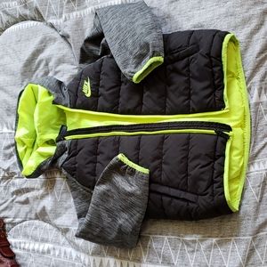Nike winter jacket boys size 7 Large